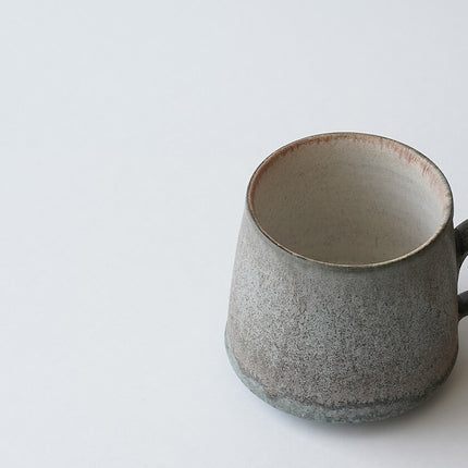 Mountain-shaped mug, black and navy