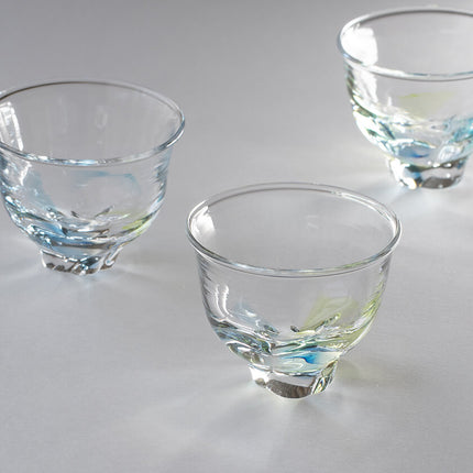 Sake cup with a wind pattern (green)